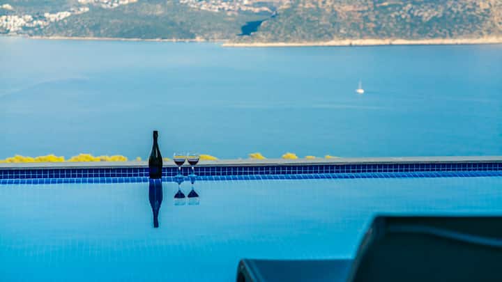 Kalkanda Deniz Manzaralı Jakuzili ÖZel Havuzlu - Kalkan