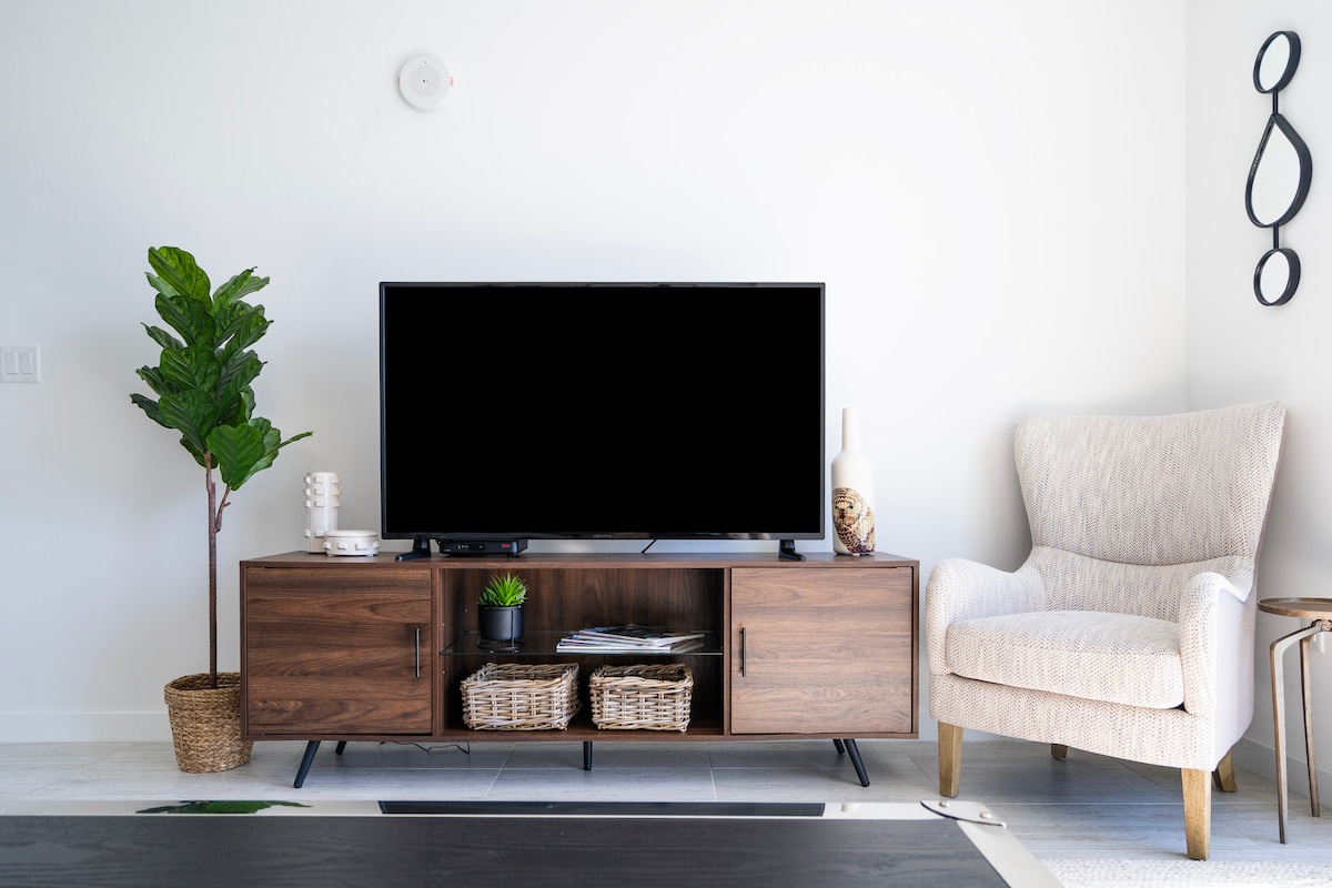 Popular Airbnb listing: Experience Design District, Pool, Gym and Parking in Baypoint