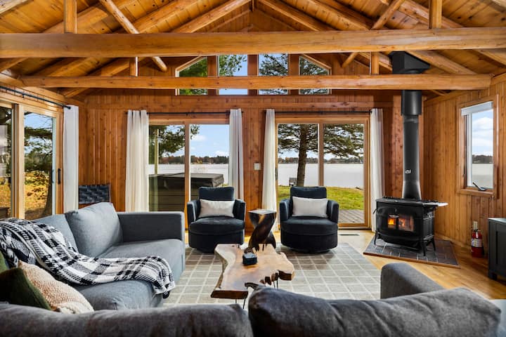 *Sunrise Vista*NEW AC/Lakefront/HotTub/Kayaks/Dock
