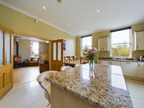 Yellow Water Cottage, Rostrevor - Sleeps 10