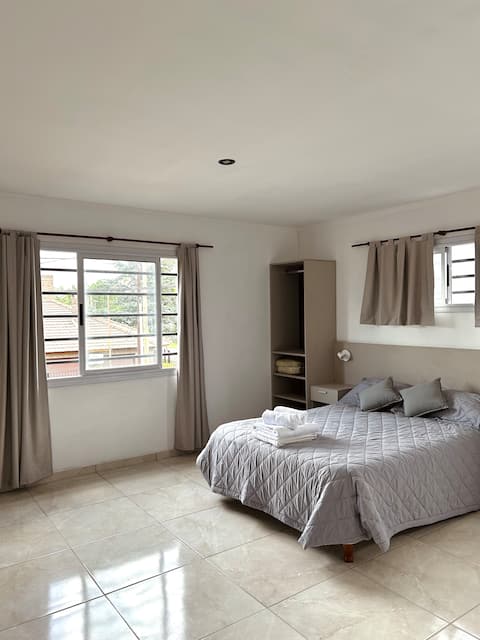 Bright loft 5 min from downtown