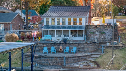 Cozy Waterfront Lake Cottage near RTJ Golf Course!