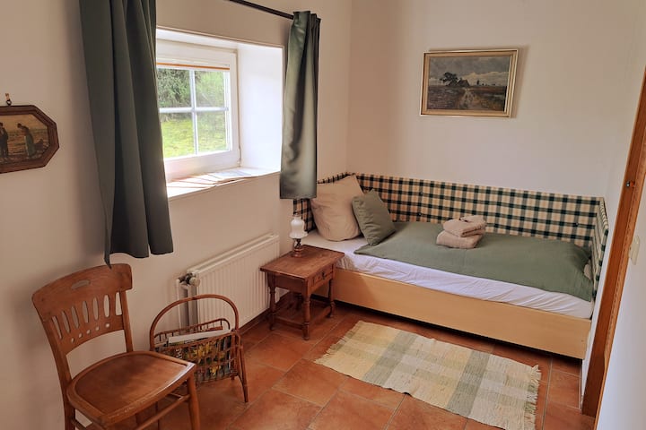 Ოთახში „Prinz“ არის ერთადგილიანი საწოლი და გასაშლელი დივანი. Ოთახს აქვს საკუთარი პატარა სააბაზანო საშხაპითა და ნიჟარით, ასევე ორი ფანჯარა, რომელთა დაბნელებაც შესაძლებელია ფარდებით.