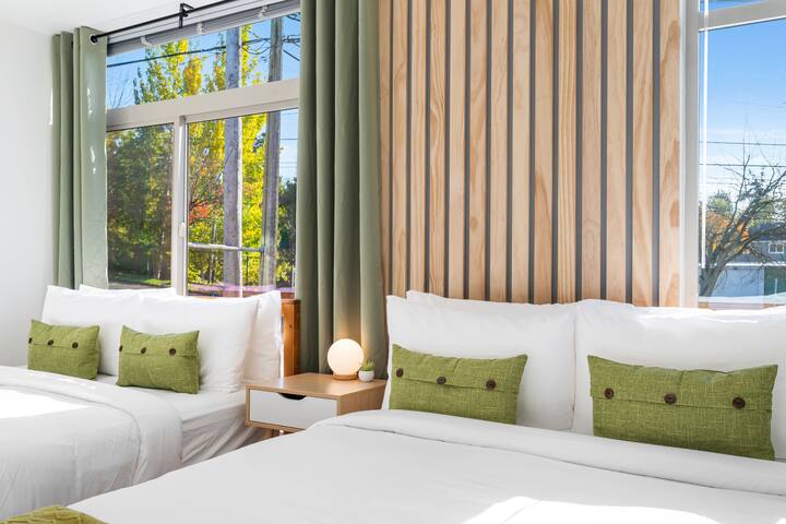 8B6BA 10 beds sleeps 20 Duplex w Theatre & Rooftop gallery image 5