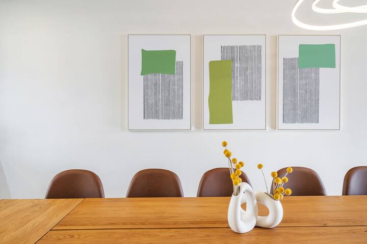 8B6BA 10 beds sleeps 20 Duplex w Theatre & Rooftop gallery image 3