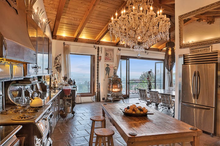 Hollywood Hills Castle- CityView