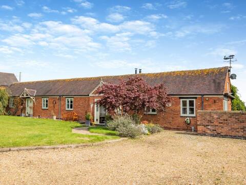 Spacious and peaceful barn set in rural settings