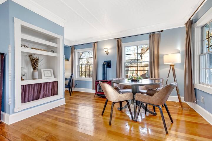 DT Hudson Home w/Hot Tub, 1 block from Riverwalk! gallery image 4