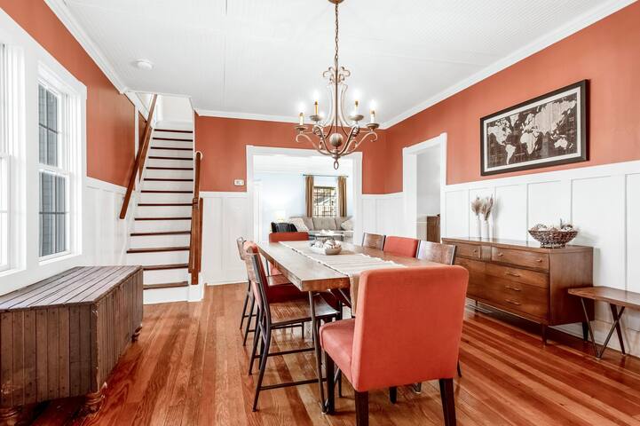 DT Hudson Home w/Hot Tub, 1 block from Riverwalk! gallery image 3