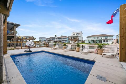Waterfront canal home! Private pool, fishing!