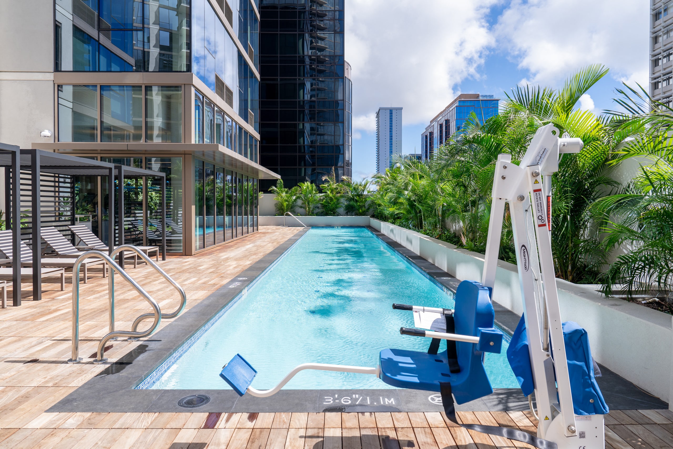 Condo in Honolulu · ★5.0 · 2 bedrooms · 2 beds · 2 baths - Image 14