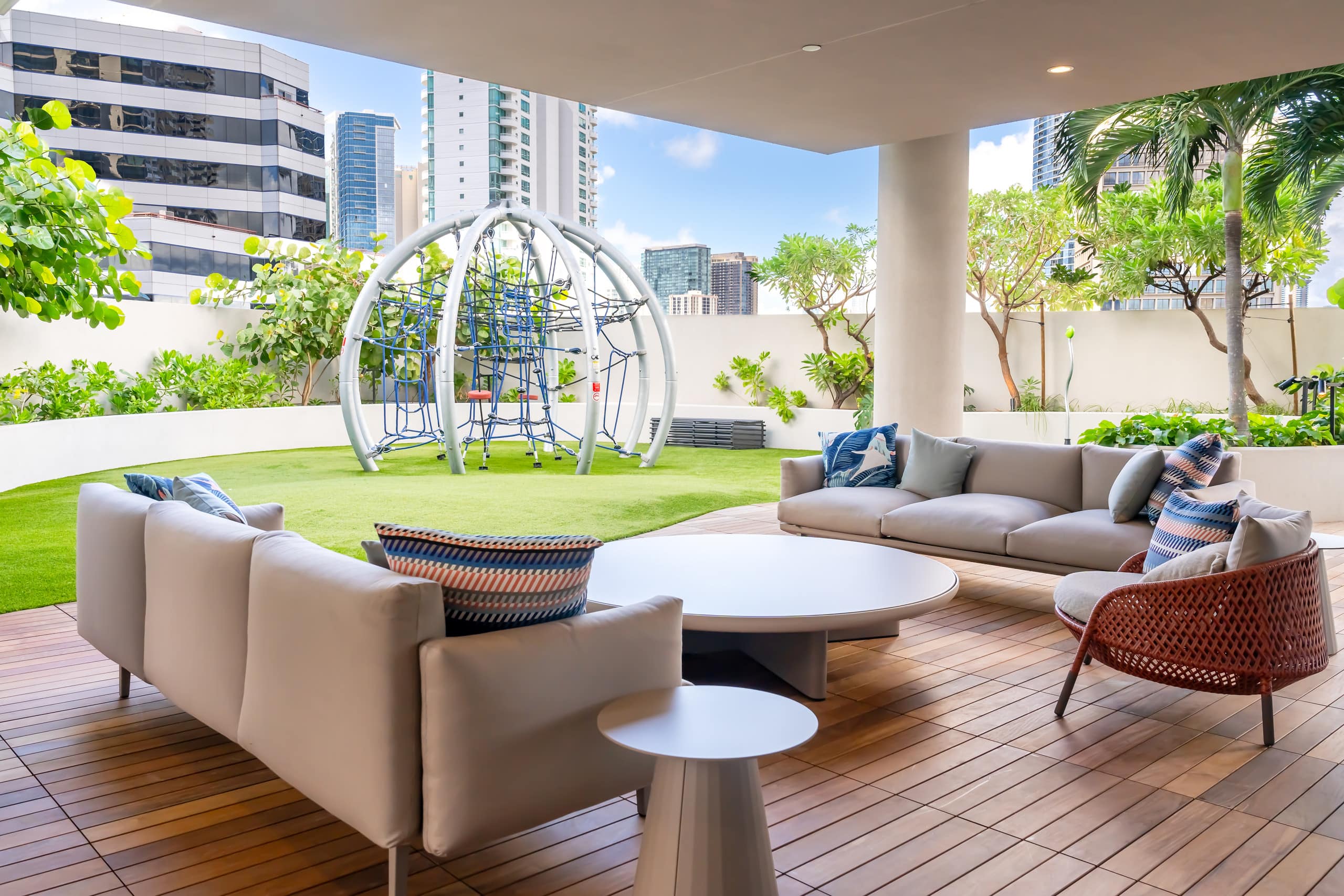 Condo in Honolulu · ★5.0 · 2 bedrooms · 2 beds · 2 baths - Image 9