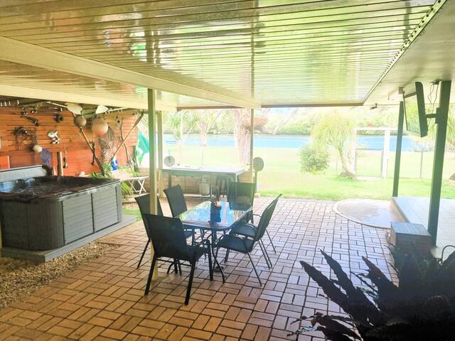 Waterfront Home on Island – Eagle Retreat gallery image 5