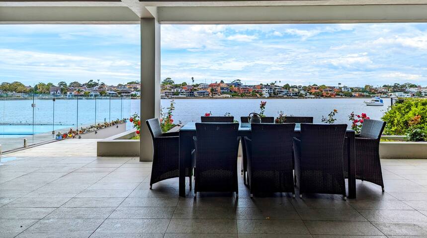 Waterfront Oasis | Infinity Pool | Gardens | Sauna gallery image 2