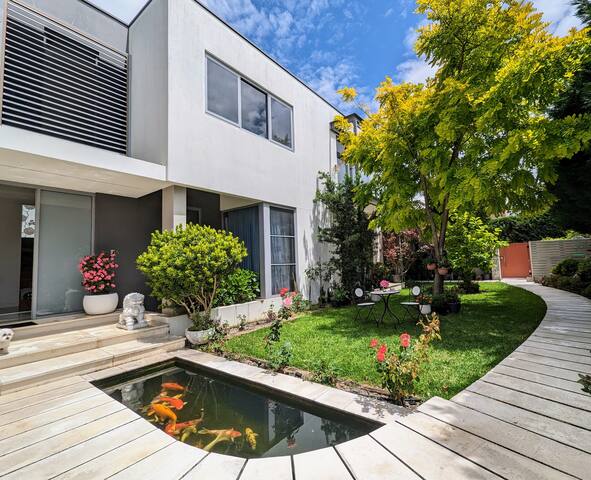 Waterfront Oasis | Infinity Pool | Gardens | Sauna gallery image 3