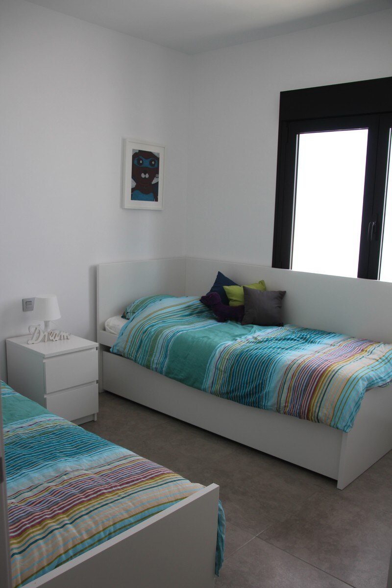 Dormitorio 2, 2 camas individuales + cama extraíble adicional, armarios empotrados