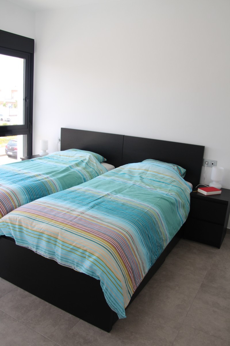 Dormitorio 3, 2 camas individuales con vestidor y terraza privada.