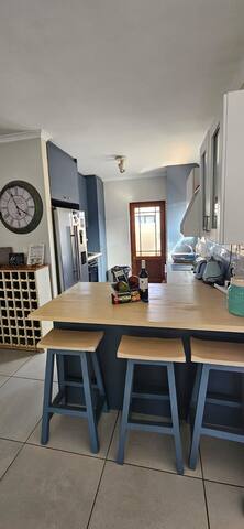 Quaint Family home, walking distance to the beach gallery image 5