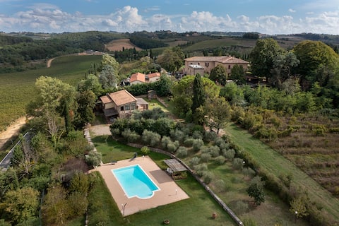 Villa Mori with Swimming Pool 15 minutes from Siena Center