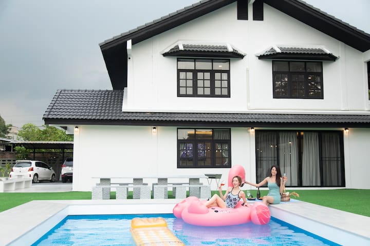 Number3 Poolvilla Bangkok gallery image 2