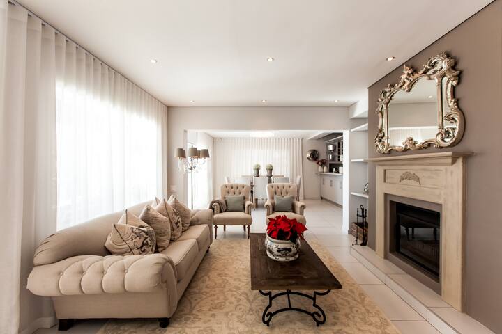 Villa on 1st Crescent gallery image 4