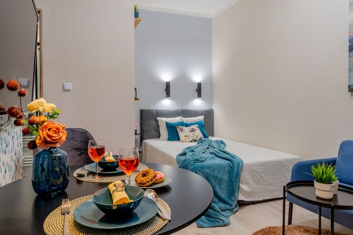 In the open-plan area, you’ll also find a comfortable double bed where you can relax and recharge.