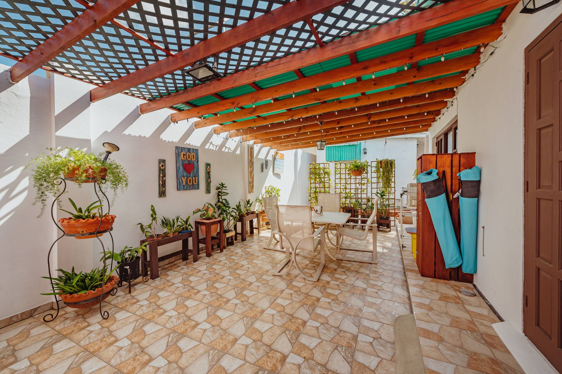 GREAT REVIEWS. Nice patio! Lovely hostssss