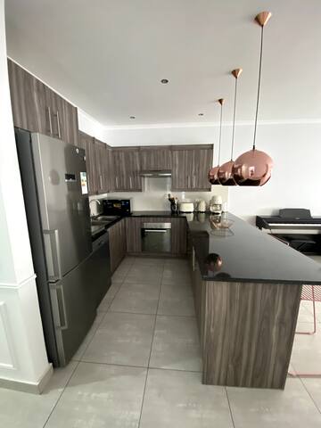 Home in Parklands| Jacuzzi | WIFI | UPS gallery image 4