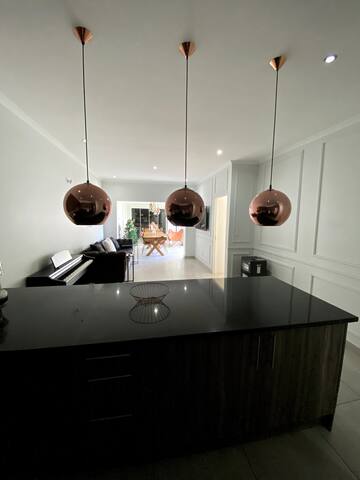 Home in Parklands| Jacuzzi | WIFI | UPS gallery image 3