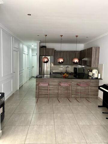 Home in Parklands| Jacuzzi | WIFI | UPS gallery image 2