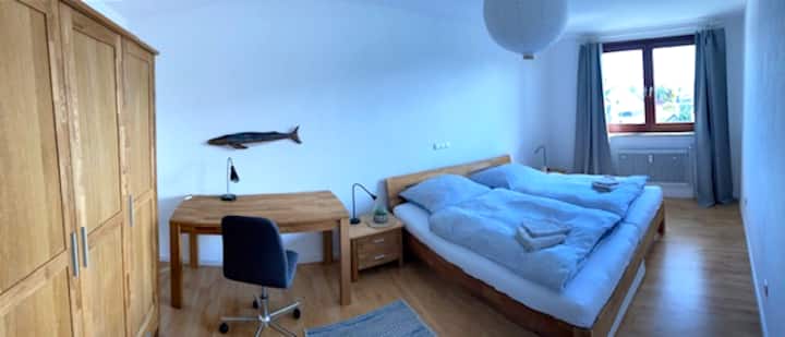 Schlafzimmer 1