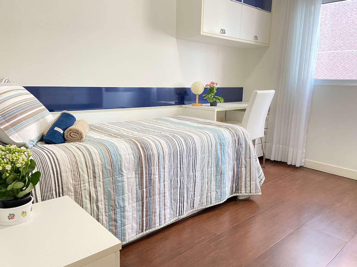 带双床的单人床