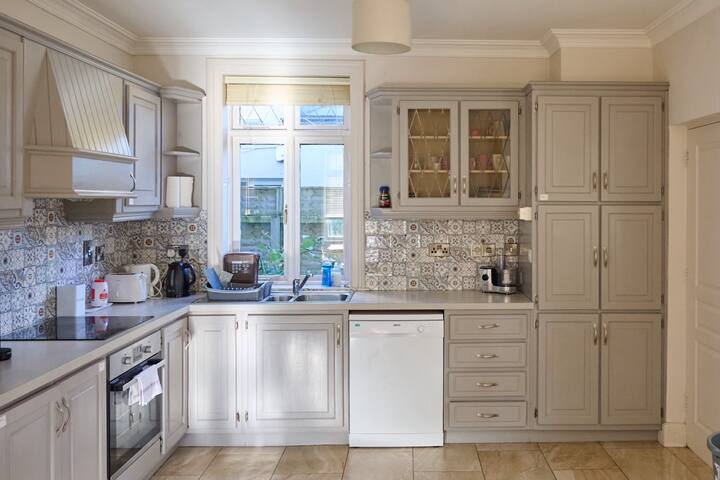Quick Galway | Accommodation | Accommodation for student | Rooms in Galway managed Airbnb listing 2