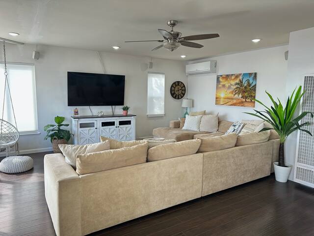 Waterfront Home in Pacific Beach gallery image 4