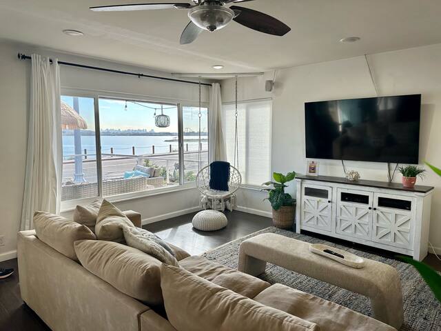 Waterfront Home in Pacific Beach gallery image 5