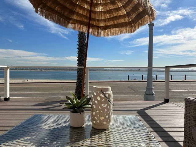 Waterfront Home in Pacific Beach gallery image 2