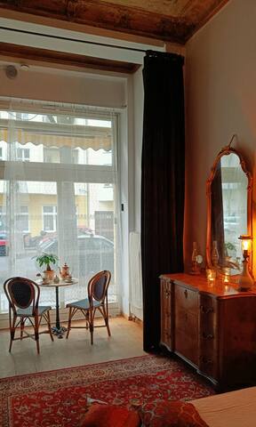 Huge-Elegant-Arty 5 Beds Flat in Schöneberg gallery image 2