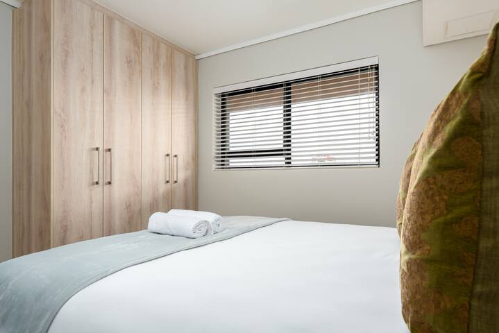 Power Backup-Next to Mall-WatersEdge 2-Bedroom Apt gallery image 5