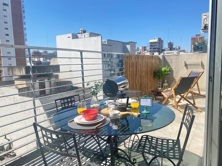 Spacious studio apartment with large balcony in Belgrano