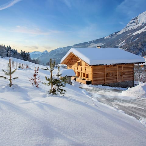Private chalet for 15 people with Jacuzzi