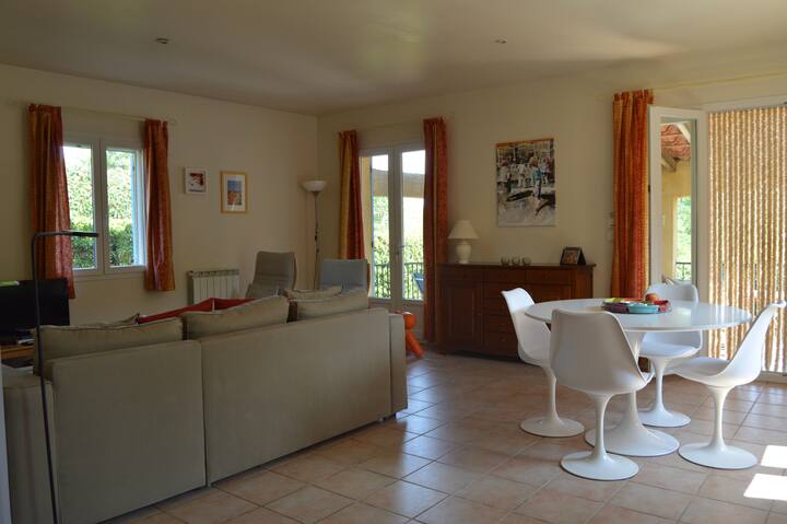 Villa Colombeyrolles: Maison Avec Piscine Privée - Languedoc-Roussillon