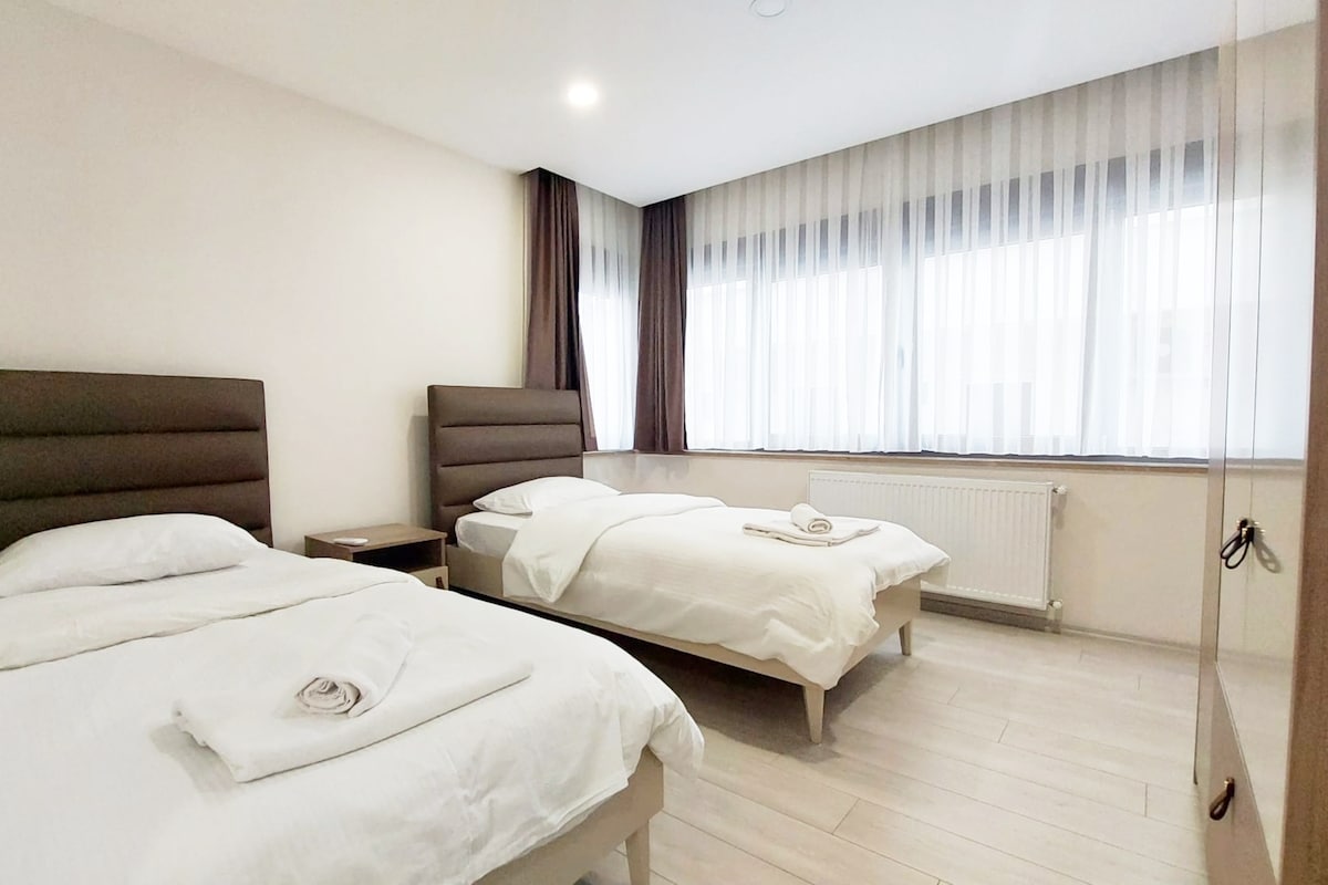 SEGUNDO DORMITORIO CON DOS CAMAS Y ARMARIO