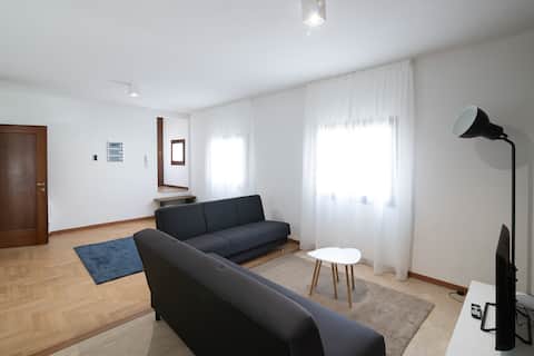 Spacious and modern three-bedroom on Corso Palladio