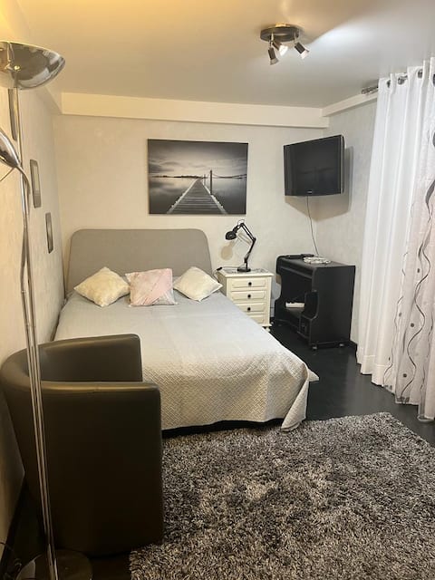 Bedroom, Bathroom, Kitchen, F2 in detached house