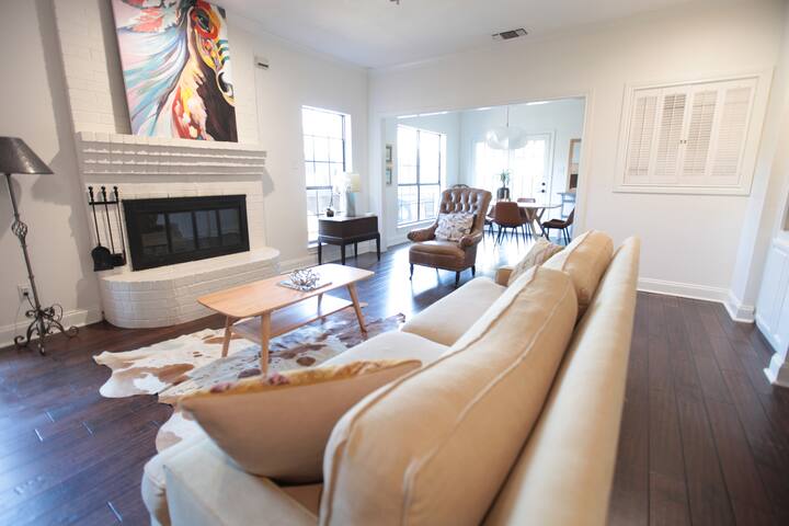 Lovely and Conveniently Located gallery image 3