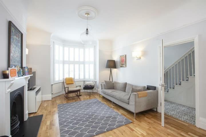 Fun Family Home - London