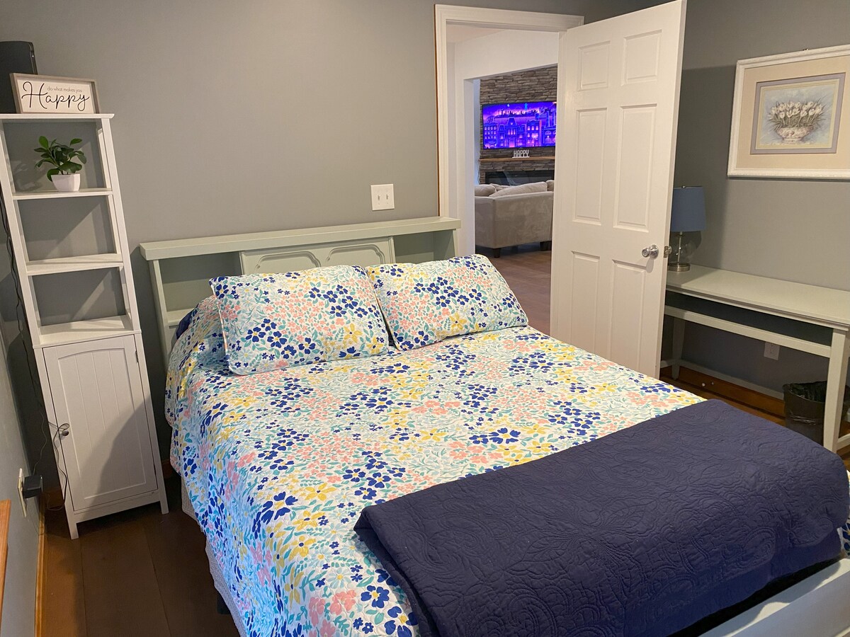 ห้องนอนพร้อมเตียงคู่ - อยู่ที่ชั้น 2 - ชั้นเดียวกับห้องครัว 