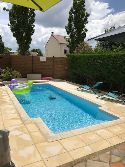 Grande maison équipée avec piscine