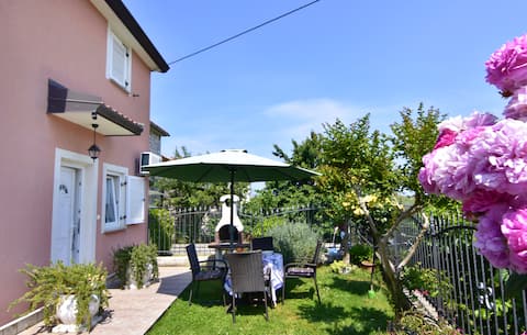 Lorena cute lodging on the ground floor, garden