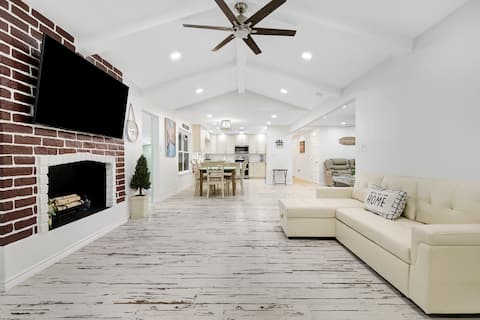 Popular Airbnb listing: 5 Bedroom 3 Bath in Northwest SA in Near Northwest